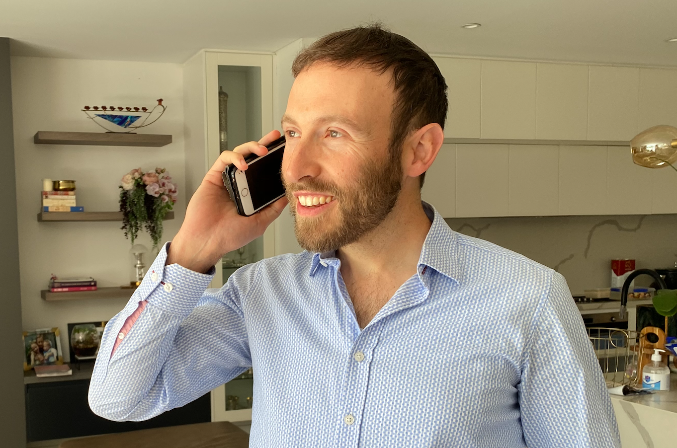 Rabbi Yossi on the phone in a home setting
